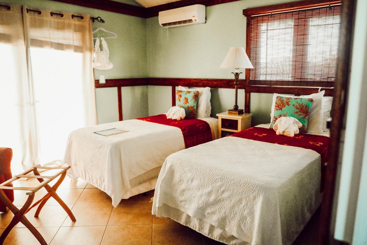 Embrace Resort Staniel Cay Exterior photo