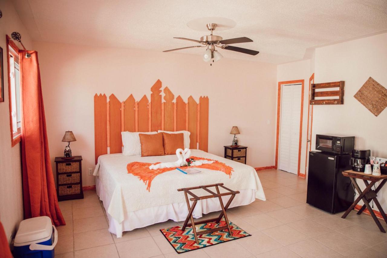Embrace Resort Staniel Cay Exterior photo